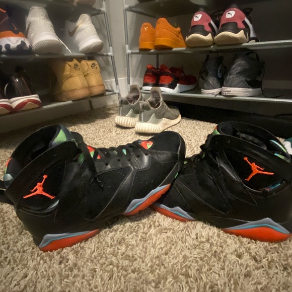 Athletic_Shoes
